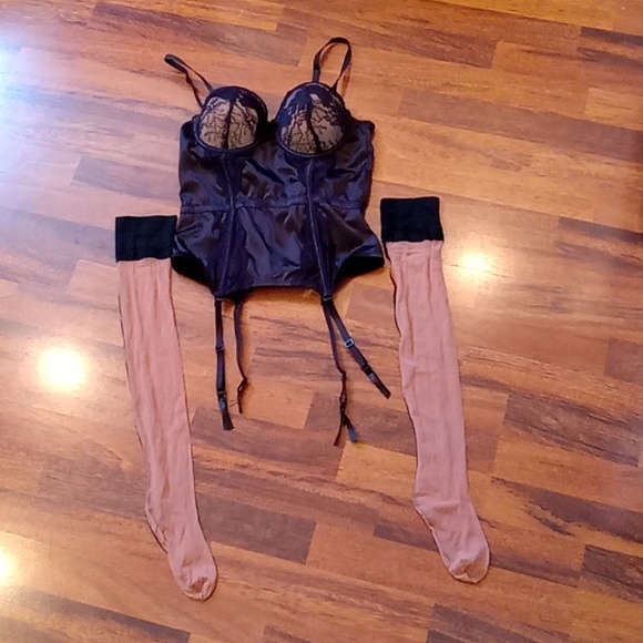 Frederick's of Hollywood boosteie and stockings - Picture 1 of 14